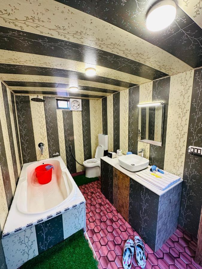 Srīnagar Houseboat New Retreat Group Bed & Breakfast エクステリア 写真