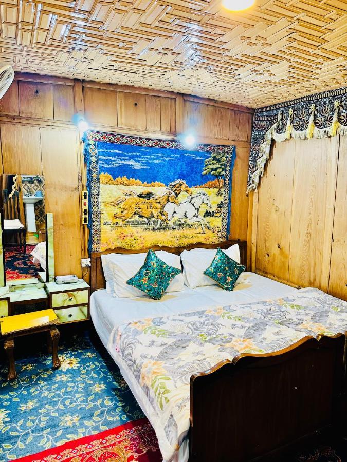 Srīnagar Houseboat New Retreat Group Bed & Breakfast エクステリア 写真