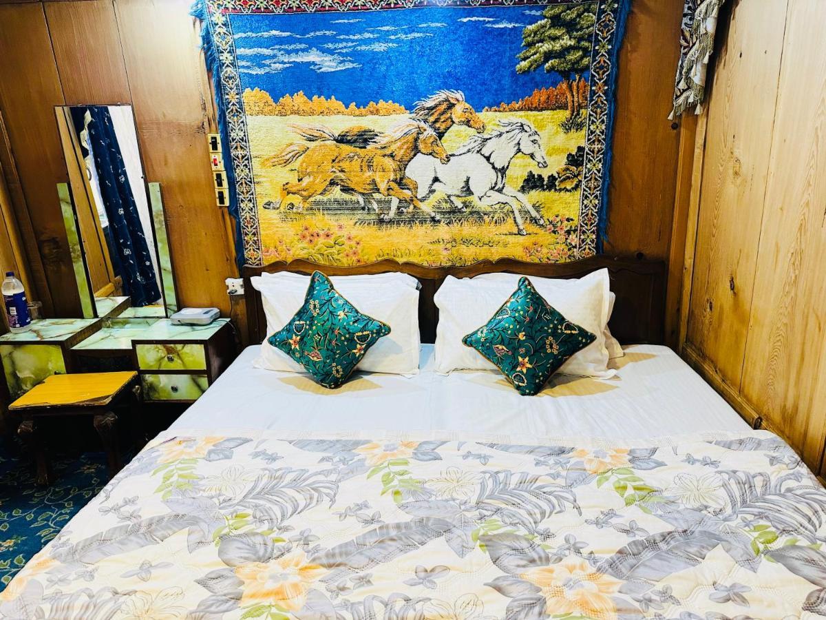 Srīnagar Houseboat New Retreat Group Bed & Breakfast エクステリア 写真